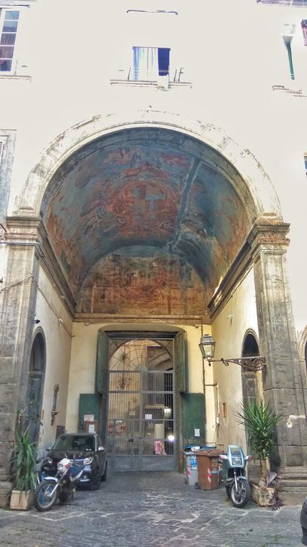 Diletto A Napoli Acomodação com café da manhã Exterior foto