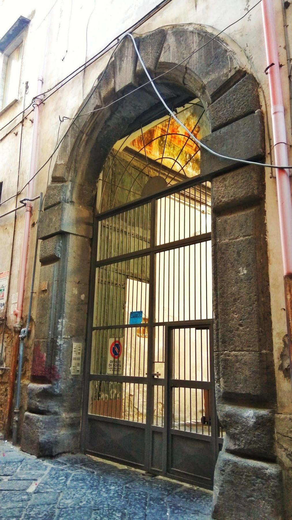 Diletto A Napoli Acomodação com café da manhã Exterior foto