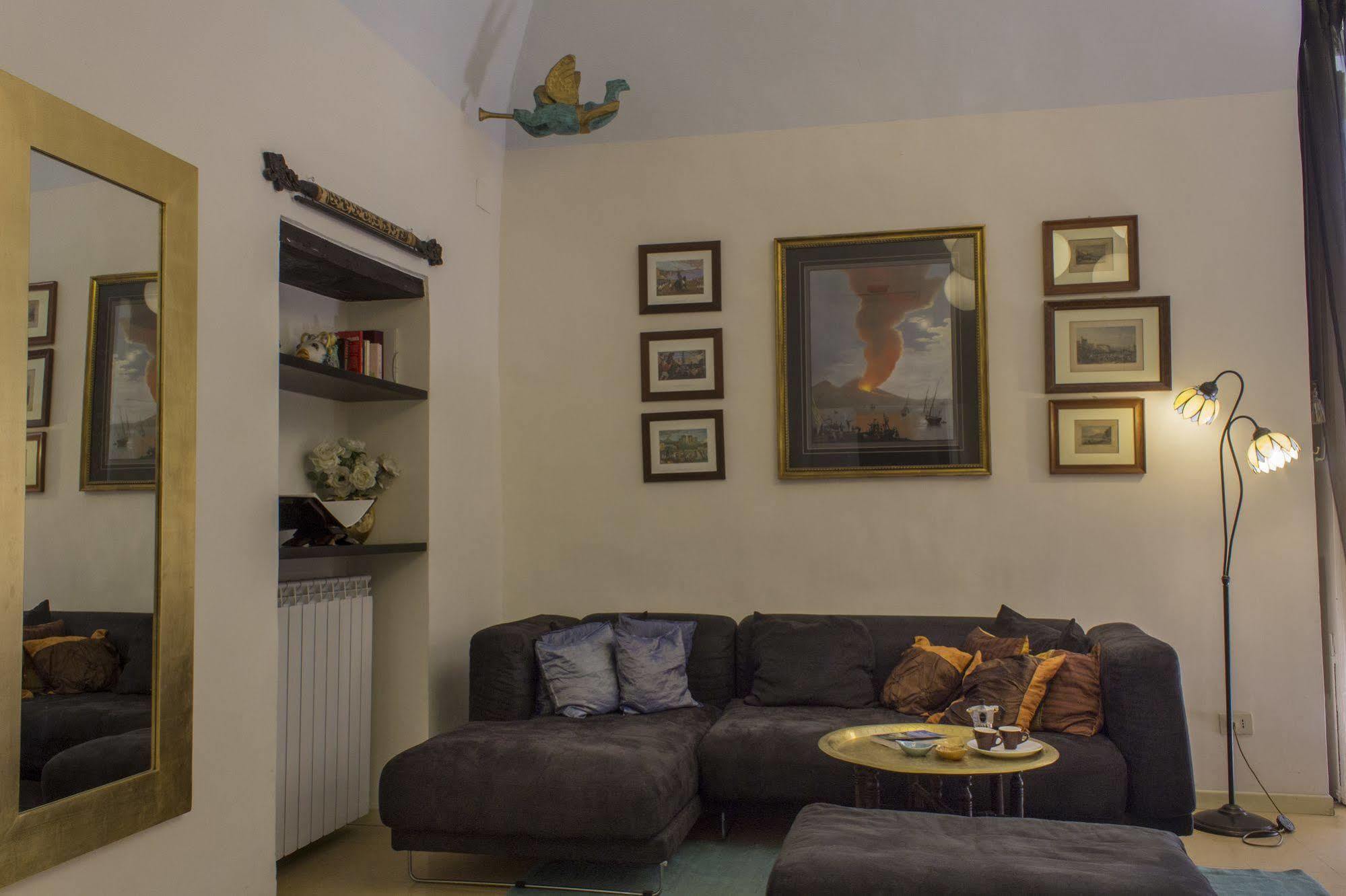 Diletto A Napoli Acomodação com café da manhã Exterior foto