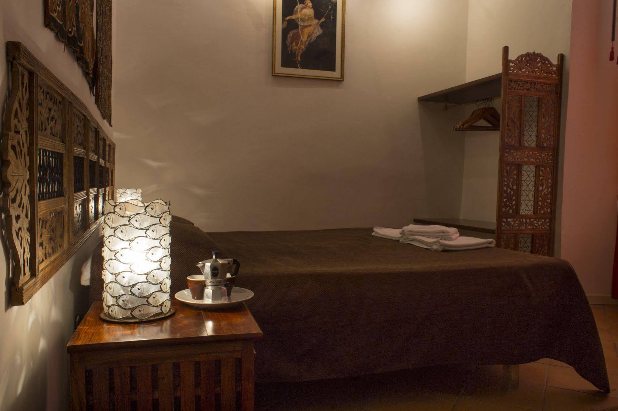 Diletto A Napoli Acomodação com café da manhã Exterior foto