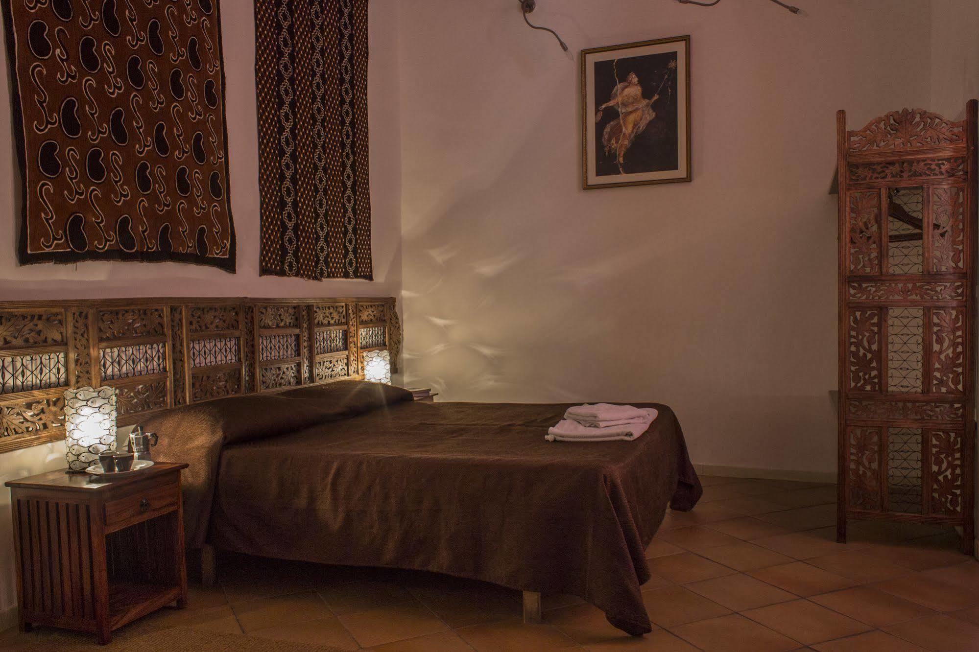 Diletto A Napoli Acomodação com café da manhã Exterior foto