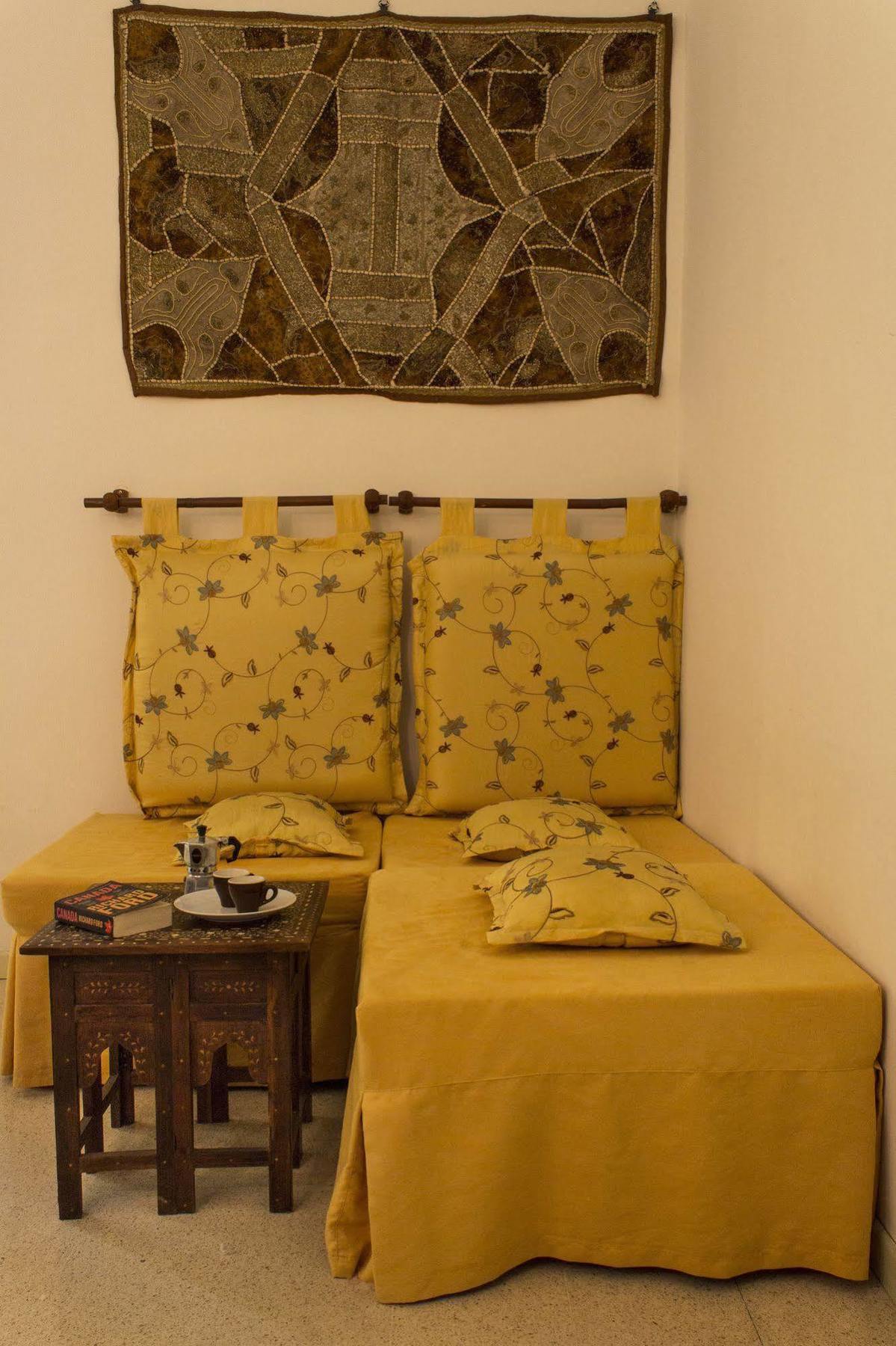 Diletto A Napoli Acomodação com café da manhã Exterior foto