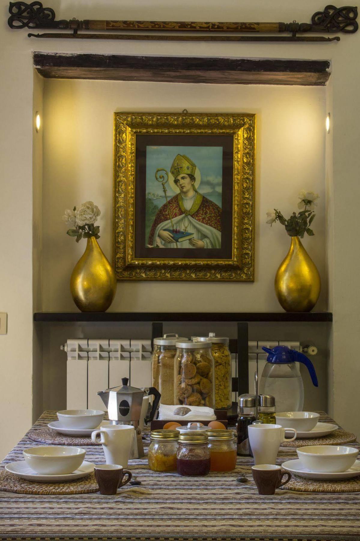 Diletto A Napoli Acomodação com café da manhã Exterior foto