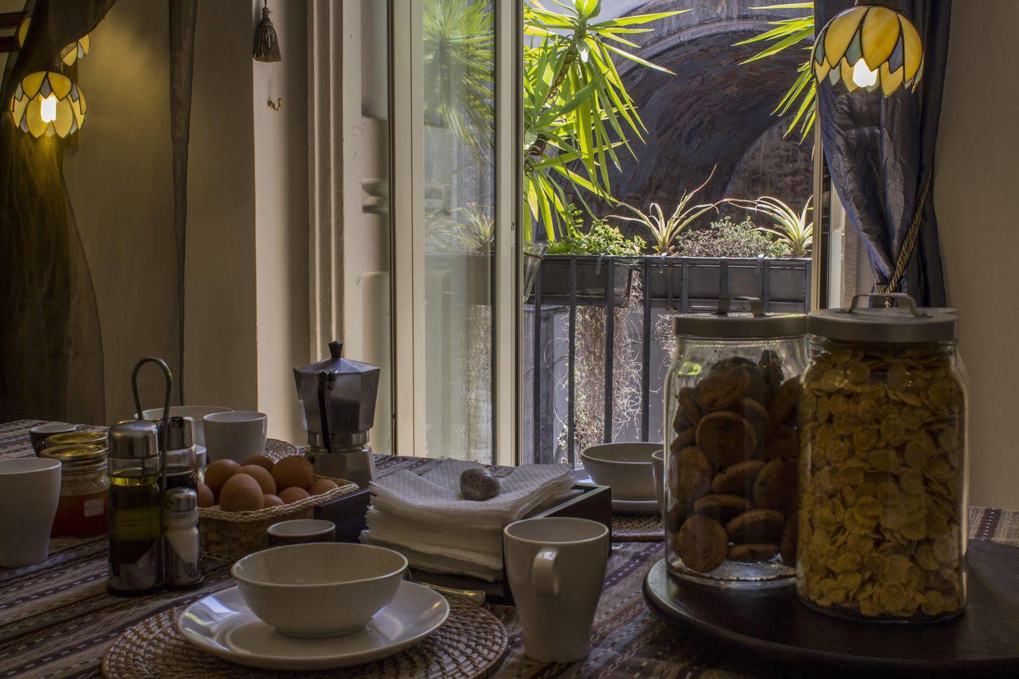 Diletto A Napoli Acomodação com café da manhã Exterior foto